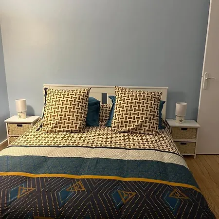 Independant A Les Bains A 500 M De La , Commerces Proximite Et Pistes Cyclables