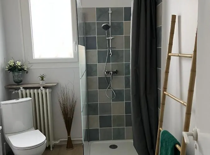 Independant A Les Bains A 500 M De La , Commerces Proximite Et Pistes Cyclables *