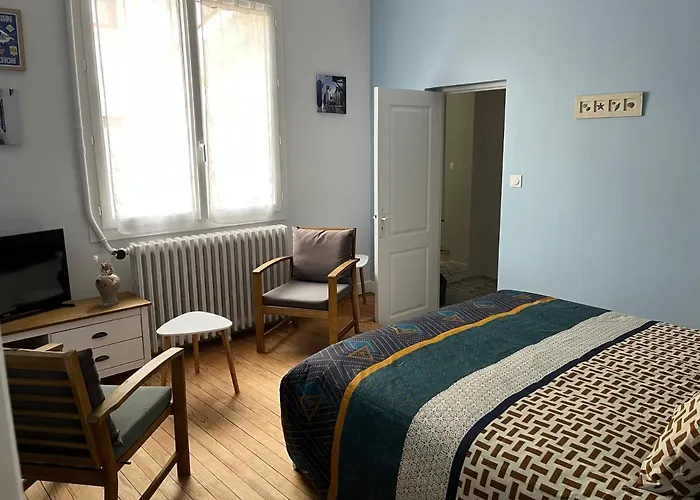 Independant A Les Bains A 500 M De La , Commerces Proximite Et Pistes Cyclables *