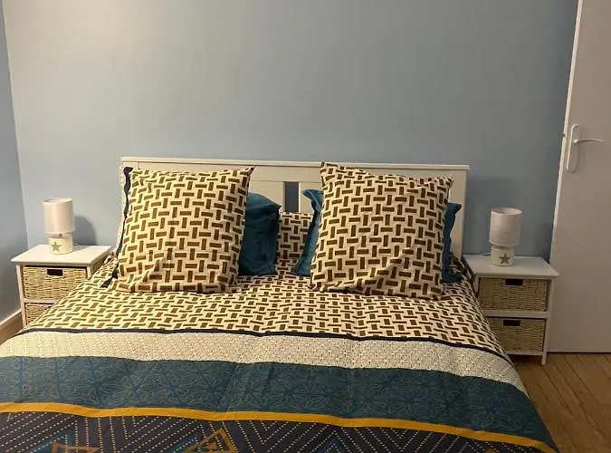 Independant A Les Bains A 500 M De La , Commerces Proximite Et Pistes Cyclables