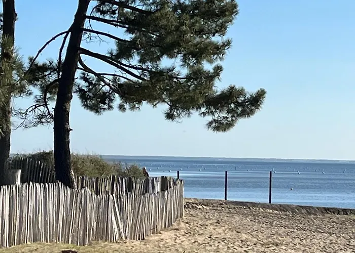 Independant A Les Bains A 500 M De La , Commerces Proximite Et Pistes Cyclables דירה *